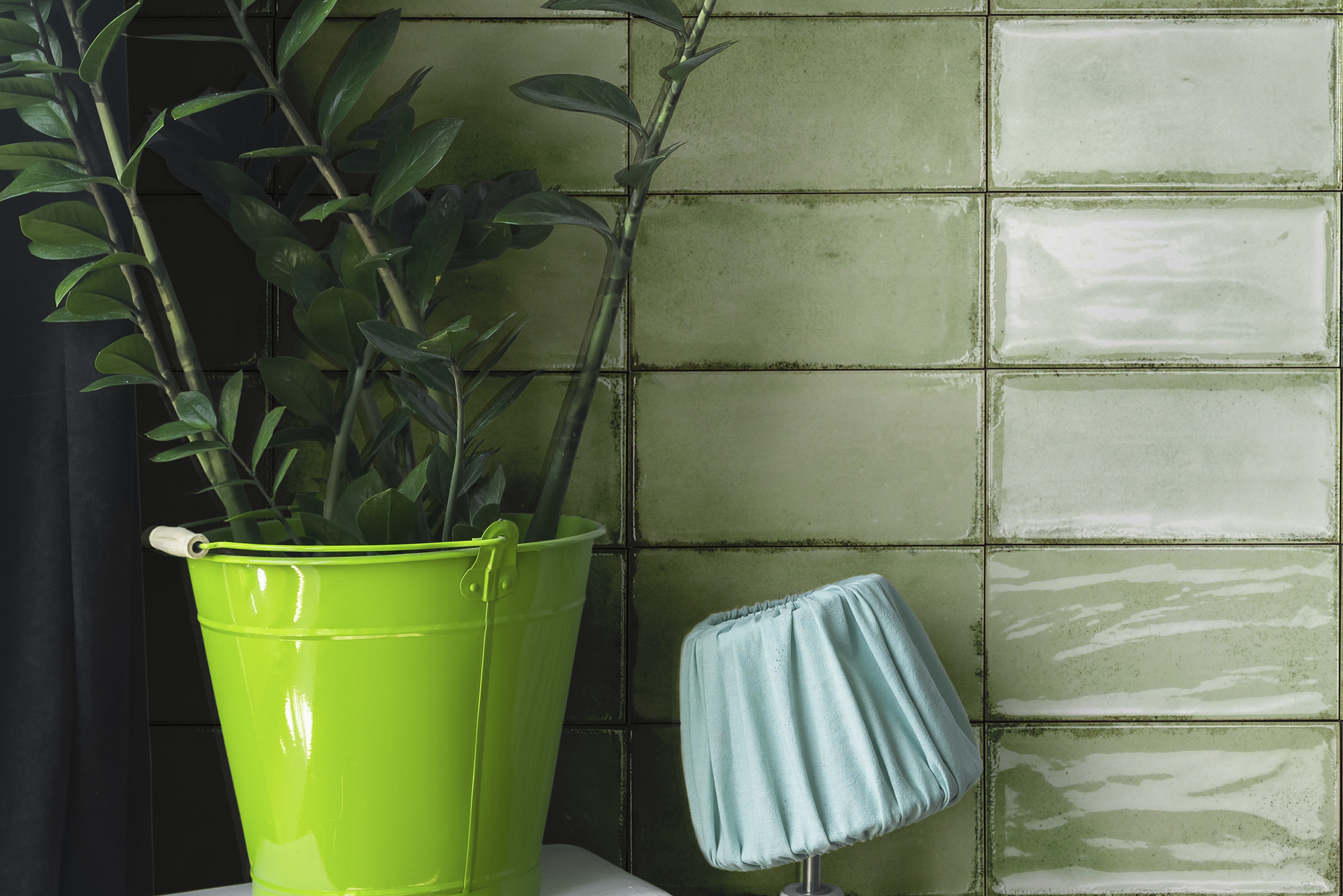 A_10x20_Vita_Mela1 Wandfliese glasiert gewellt mediterran Retro Vintage grün glänzend Vita Mela Fabresa