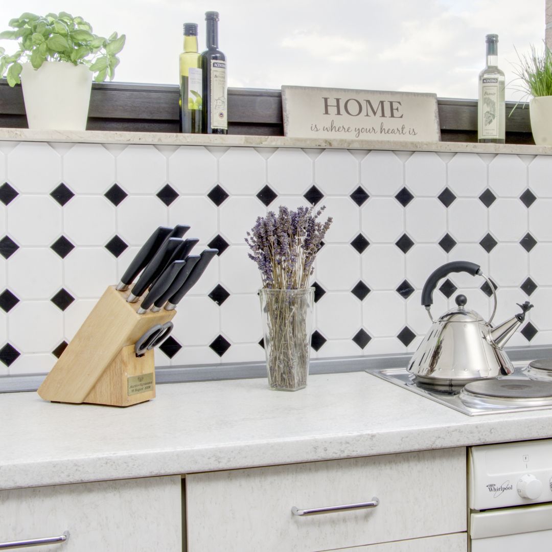 Mosaikfliesen Achteck Oktagon weiß-schwarz matt und glänzend 30x30cm auf Netz