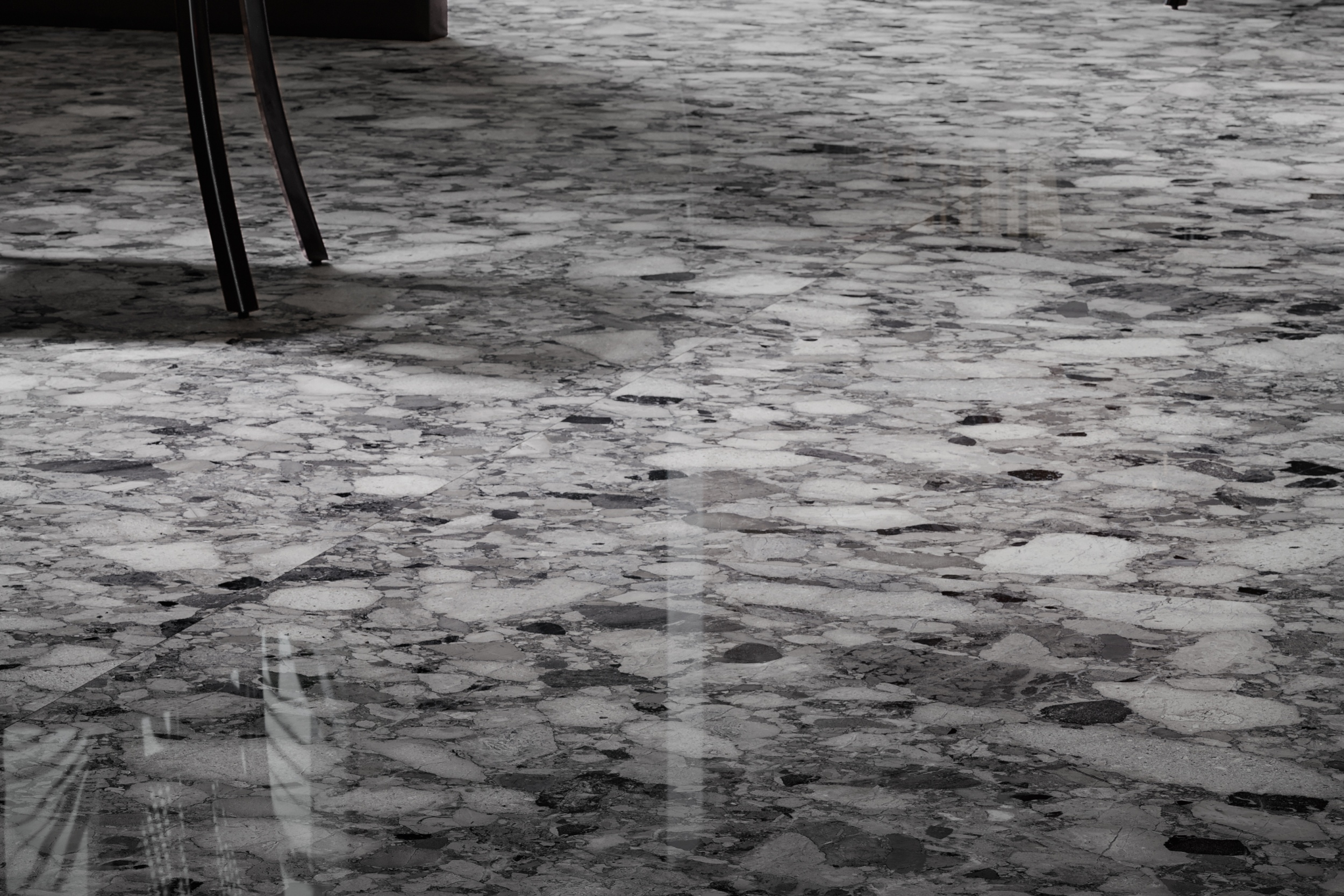 Terrazzo-Fliese große Steinoptik Veni Dark dunkelgrau matt Bodenfliesen Wandfliesen Luxus