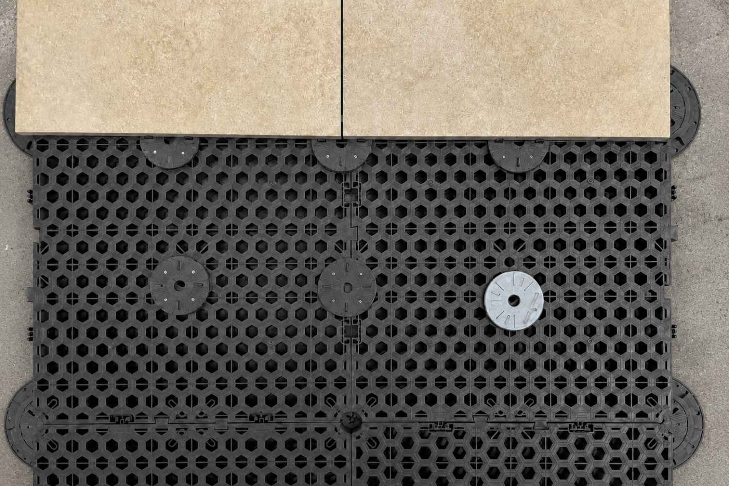Auflage für Wabenplatte mit Fugenkreuz und Gummiunterseite - Fugenbreite 3 mm