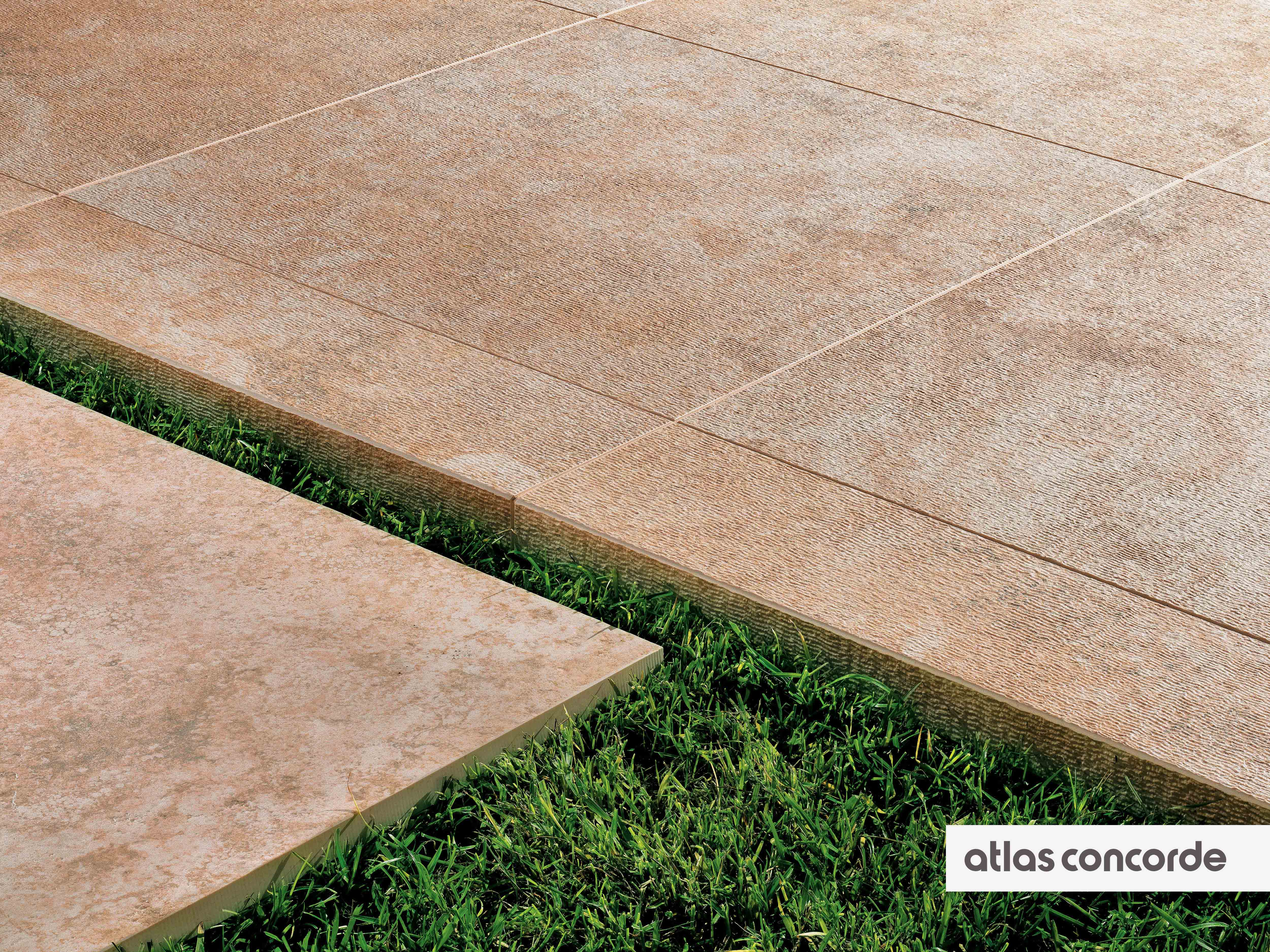Terrassenplatte Feinsteinzeug 2cm mediterrane Steinoptik beige Sunrock bourgogne Atlas Concorde