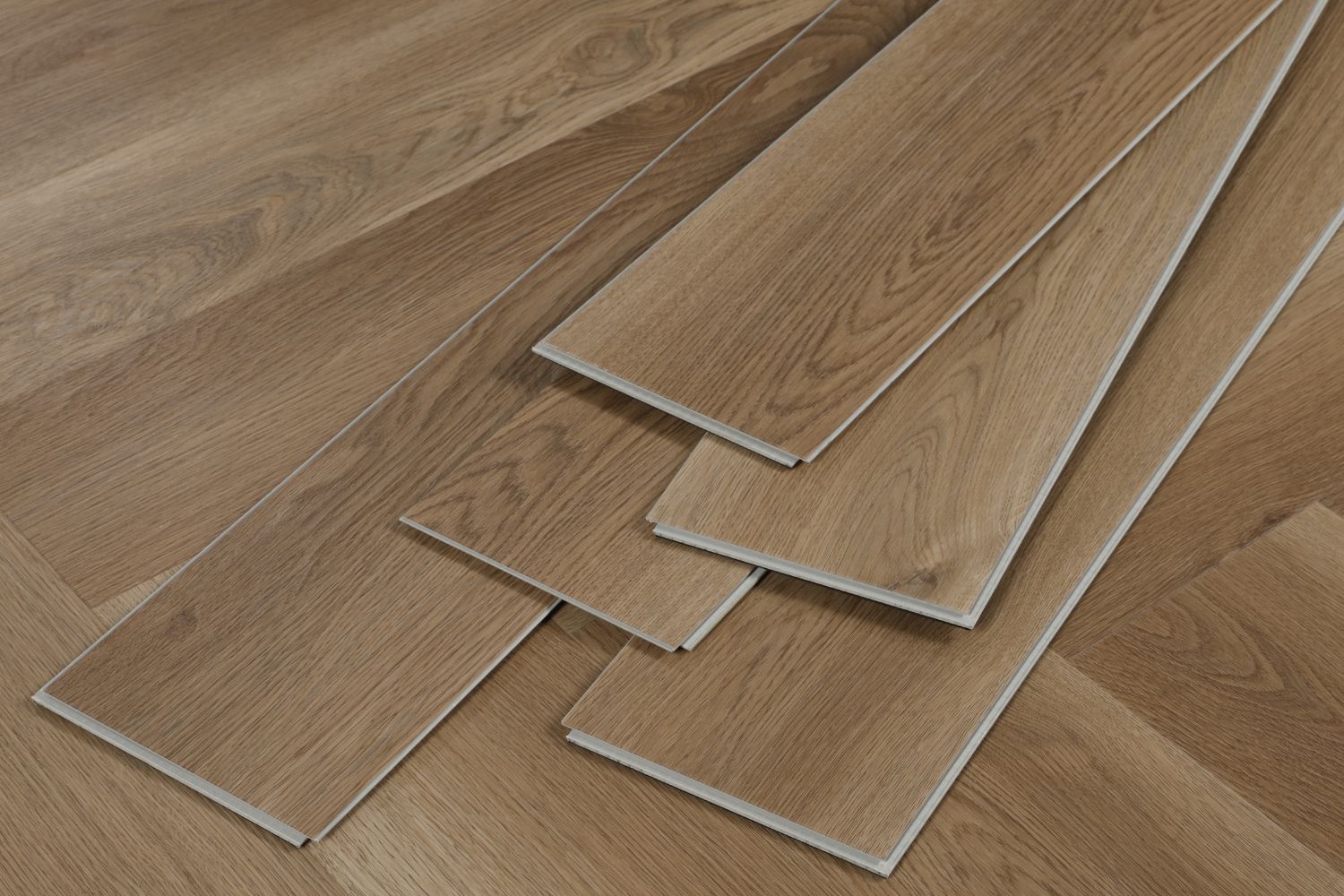 SPC Klick-Vinyl Landhaus Eiche warm Herringbone 15x75x0,65 cm matt mit Trittschalldämmung
