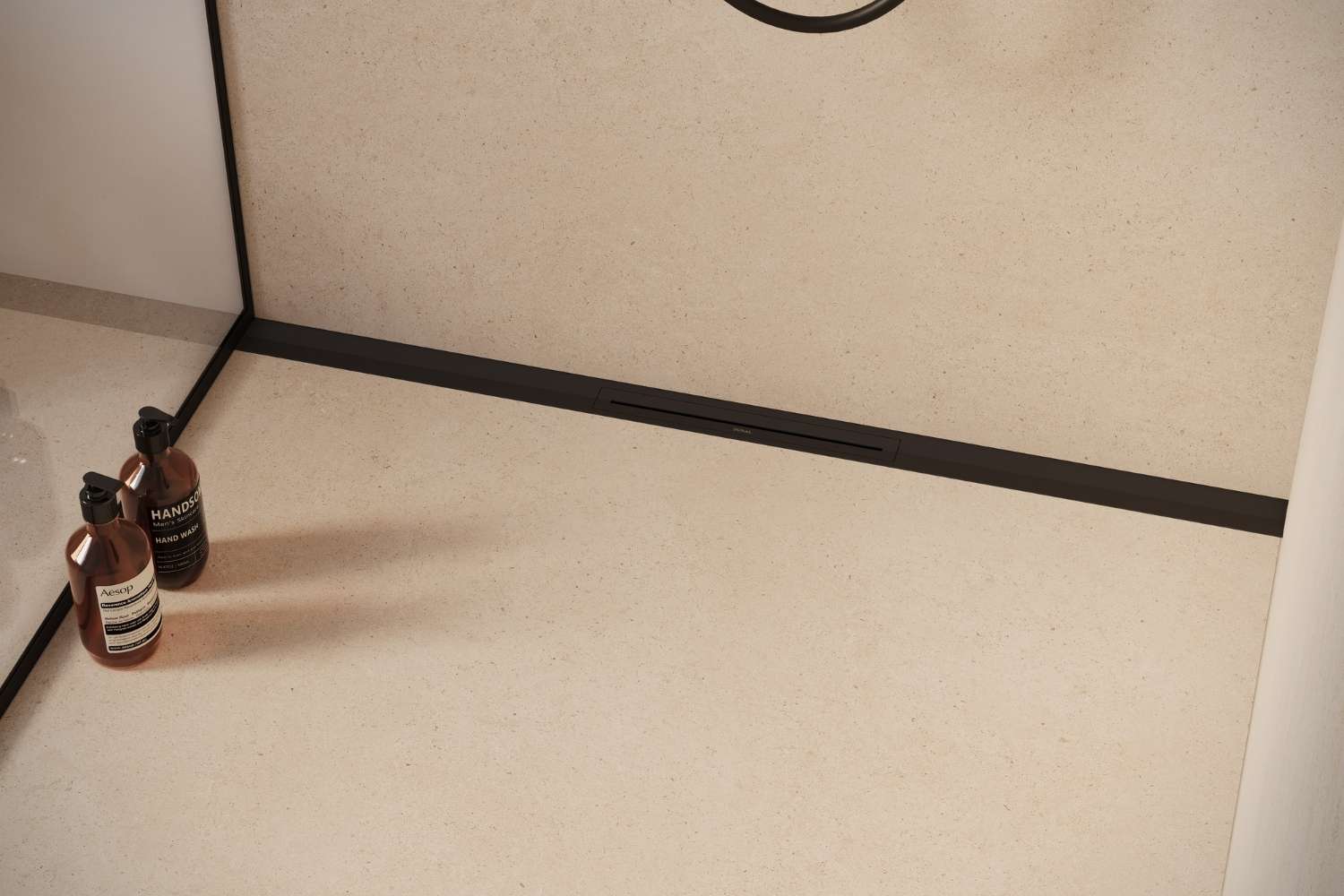 Kürzbare Duschrinne schwarz pulverbeschichtet „V-Shower Wand“ Komplettset Einbauhöhe 7cm  | Länge 100cm