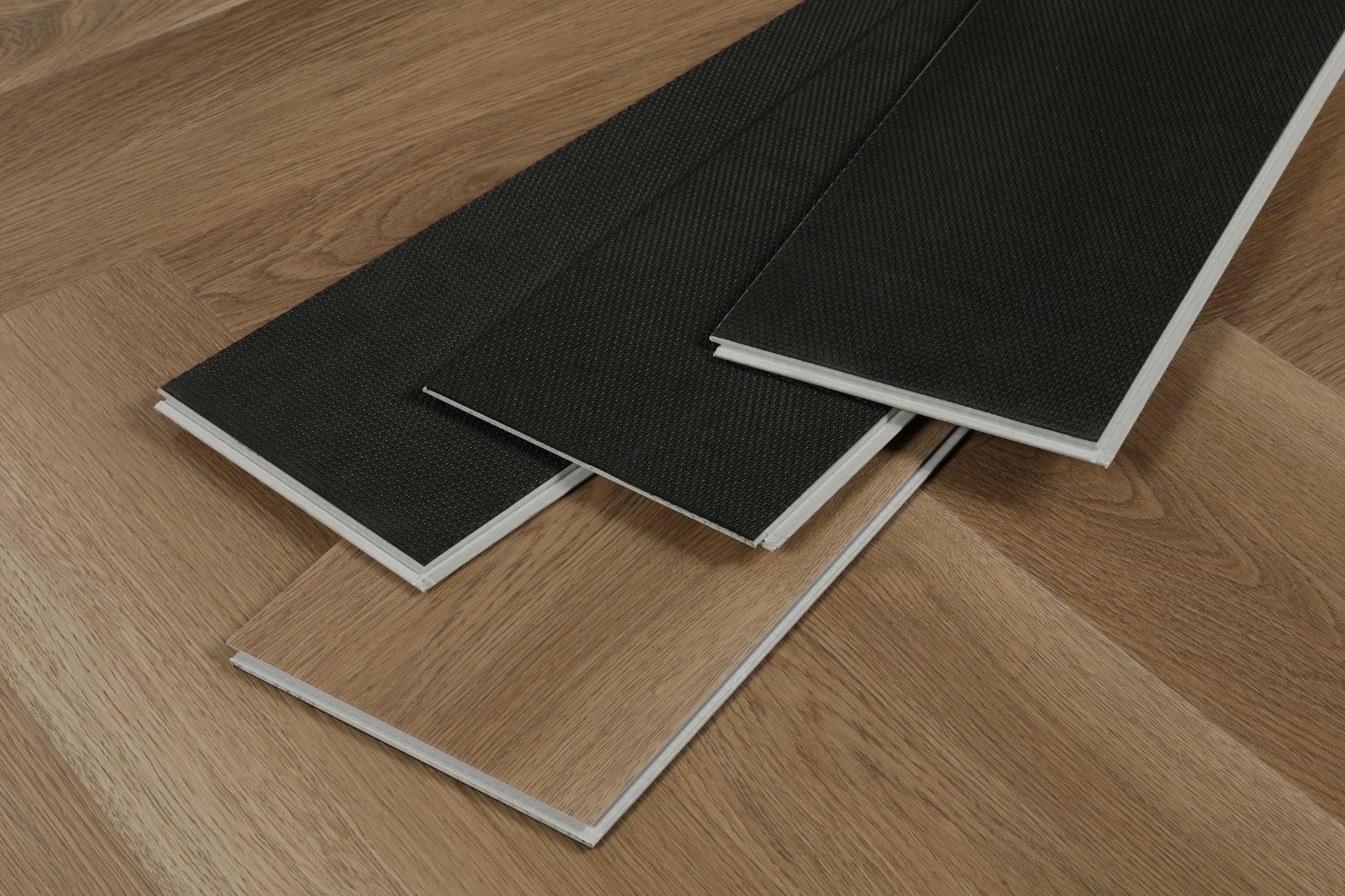 SPC Klick-Vinyl Landhaus Eiche warm Herringbone 15x75x0,65 cm matt mit Trittschalldämmung