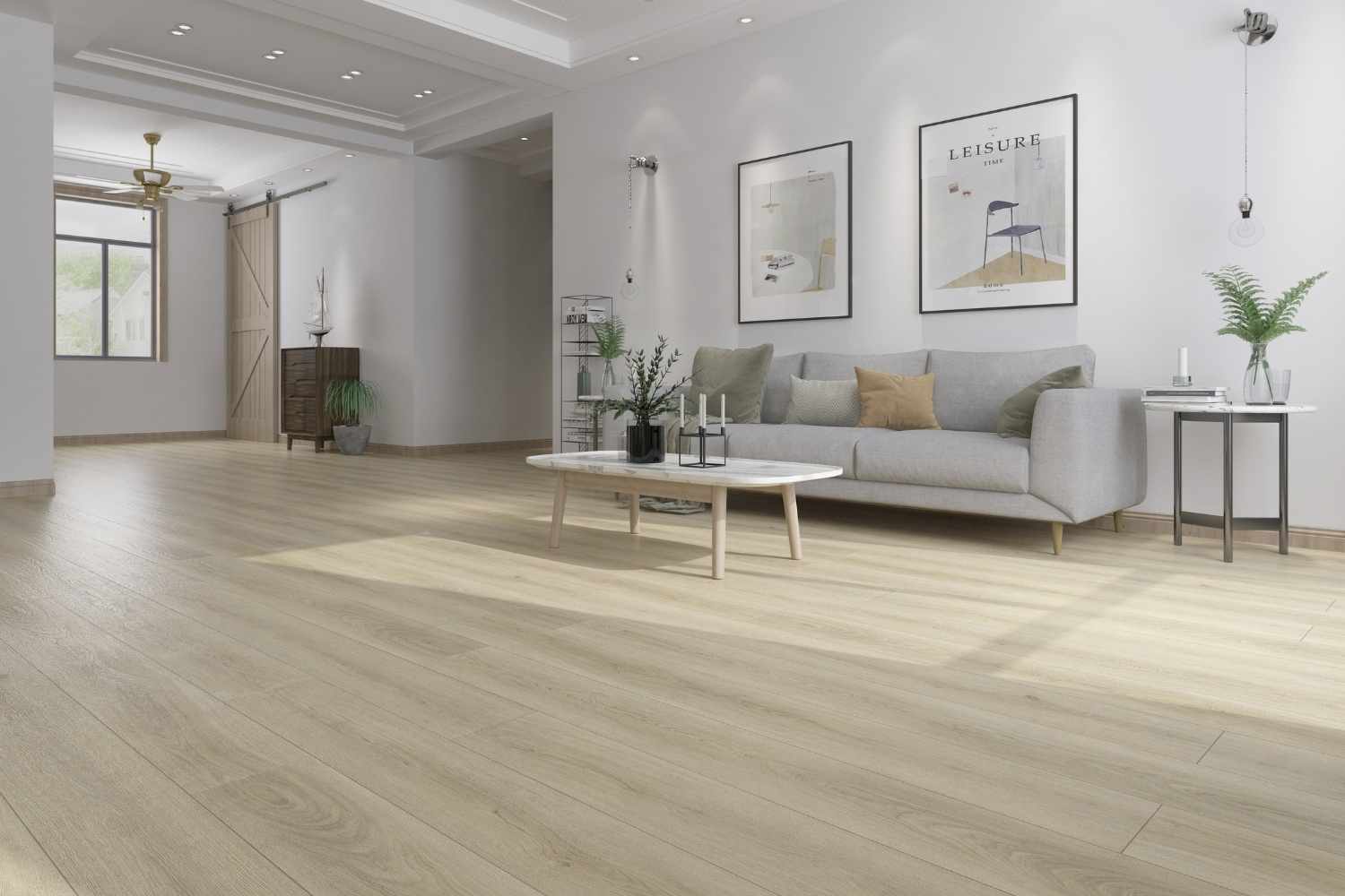 SPC Vinylboden Betulla Bone in heller creme-beiger Holzoptik mit dezenter Maserung im lichtdurchfluteten Wohnzimmer mit grauem Sofa, hellem Couchtisch und weißen Wänden.