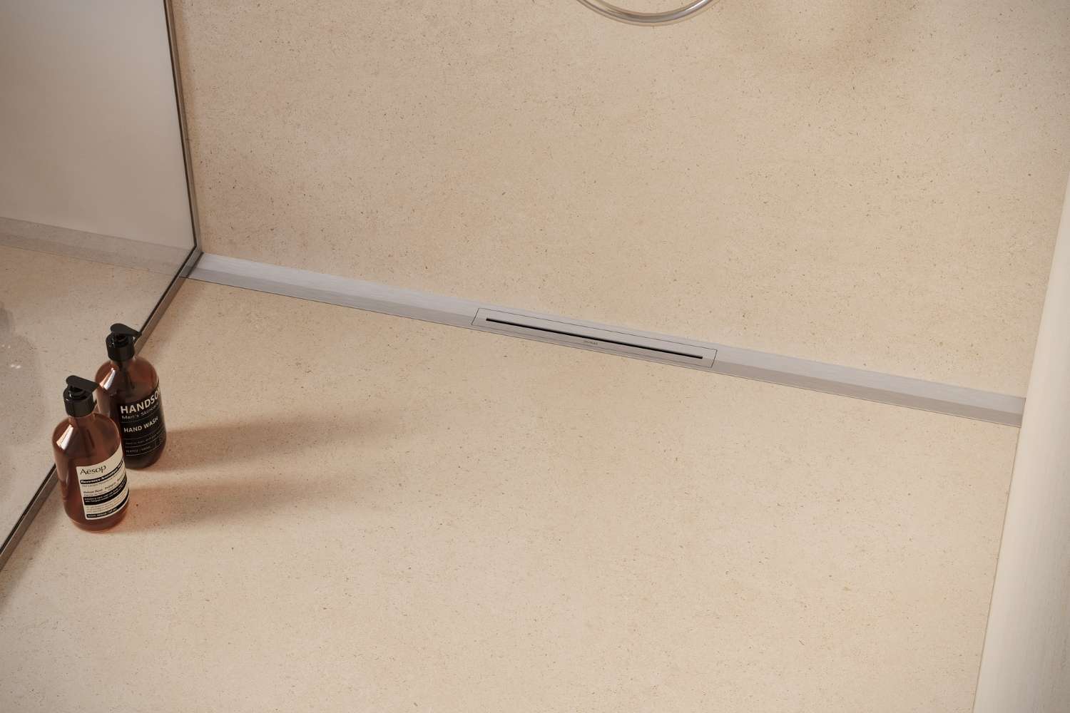 Kürzbare Duschrinne Edelstahl gebürstet natur „V-Shower Wand“ Komplettset Einbauhöhe 7cm  | Länge 100cm