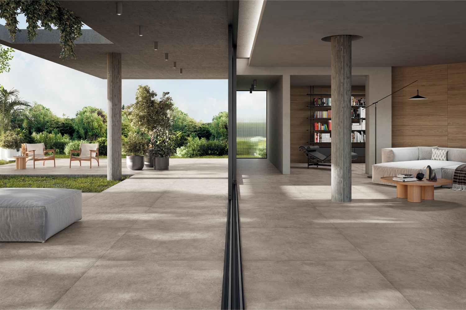Refin Osmos Tortora als großformatige Bodenfliese in warmer taupefarbener Betonoptik, durchgängig im modernen Wohnbereich und auf der angrenzenden Terrasse verlegt