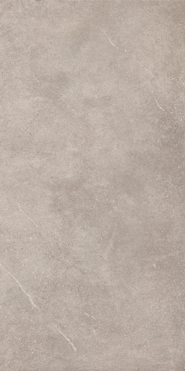 Freisteller der Refin Osmos Tortora Matt im Format 60x120 cm mit warmer Betonoptik in Taupe und Greige, feinen mineralischen Details und sanfter Wolkenzeichnung.