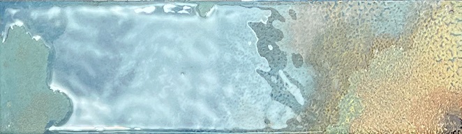 Fliese unregelmäßig Oberfläche 6,4x22,3 cm "Laguna Cielo" hellblau glänzend reaktive Glasur  