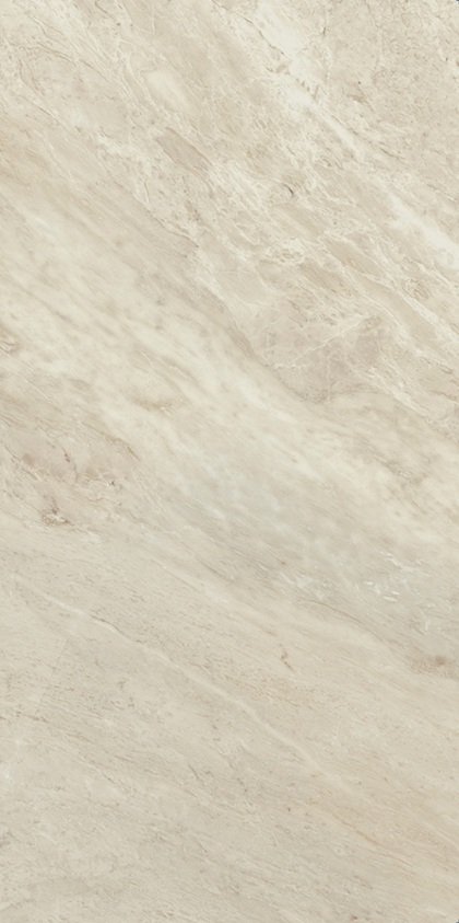 Freisteller der Refin Prestigio Kaleidos Ambra Matt im Format 60x120 cm mit matter Breccia-Marmoroptik, warmen Creme- und Beigetönen sowie feiner, natürlicher Steinzeichnung