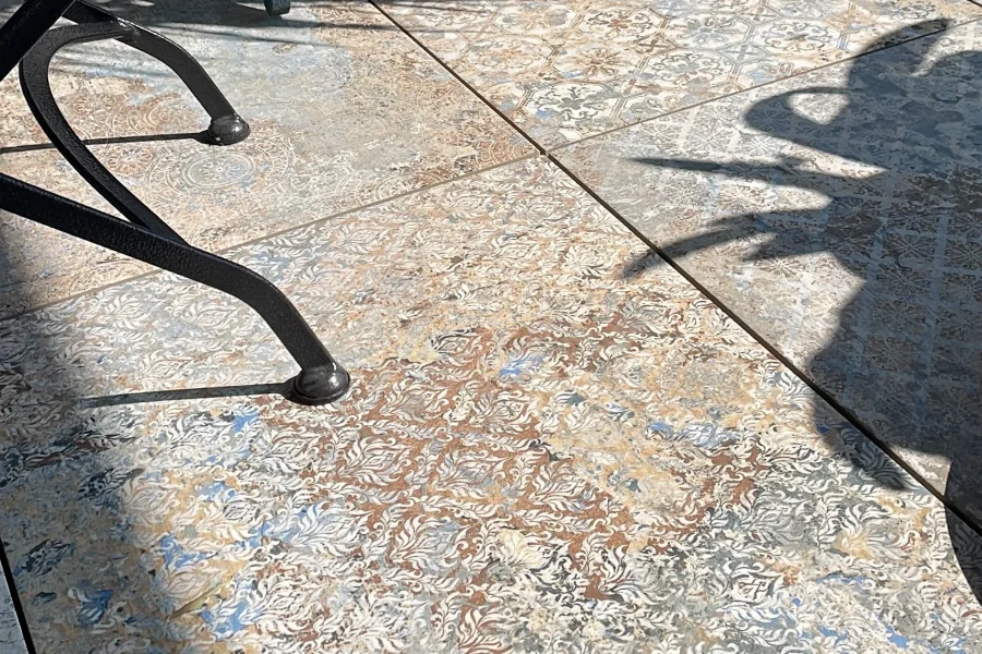 Terrassenplatte Vintage-Teppichoptik Carpet Vesigne mit mehrfarbiger Textiloptik Terrassenplatte Vintage-Teppichoptik Carpet Vesigne mit mehrfarbiger Textiloptik