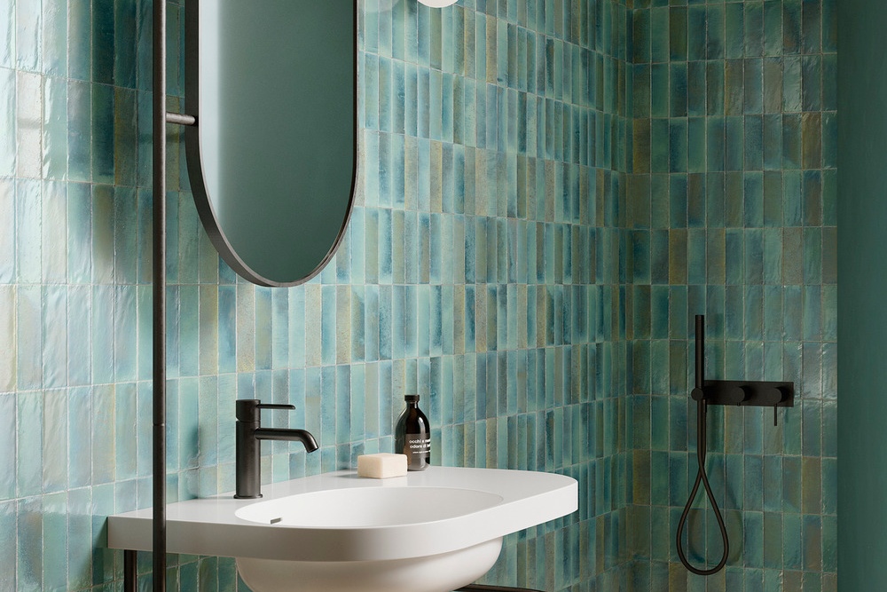 Fliese unregelmäßige Oberfläche 7,5x20 cm "Gleeze Turchese" türkis glänzend Ragno by Marazzi Fliese unregelmäßige Oberfläche 7,5x20 cm "Gleeze Turchese" türkis glänzend Ragno by Marazzi