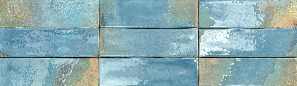Fliese unregelmäßig Oberfläche 6,4x22,3 cm "Laguna Cielo" hellblau glänzend reaktive Glasur  
