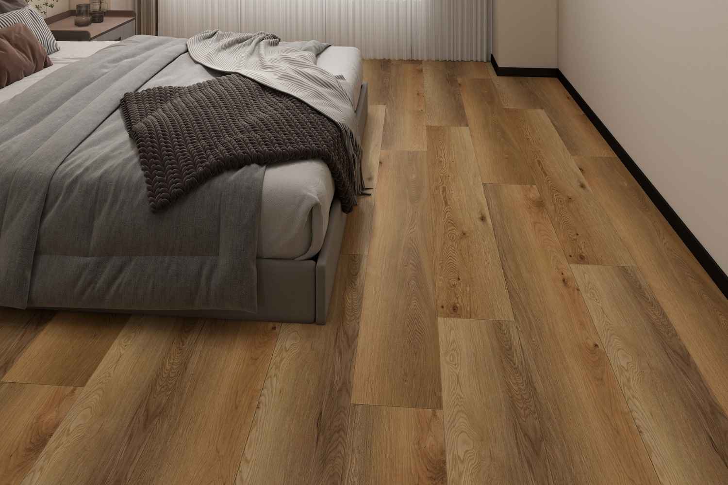 SPC Vinylboden Ana Roble in goldbrauner Eichenoptik mit markanter Maserung und Astzeichnungen im Schlafzimmer neben einem Polsterbett mit grauer Bettwäsche und Strickdecke.